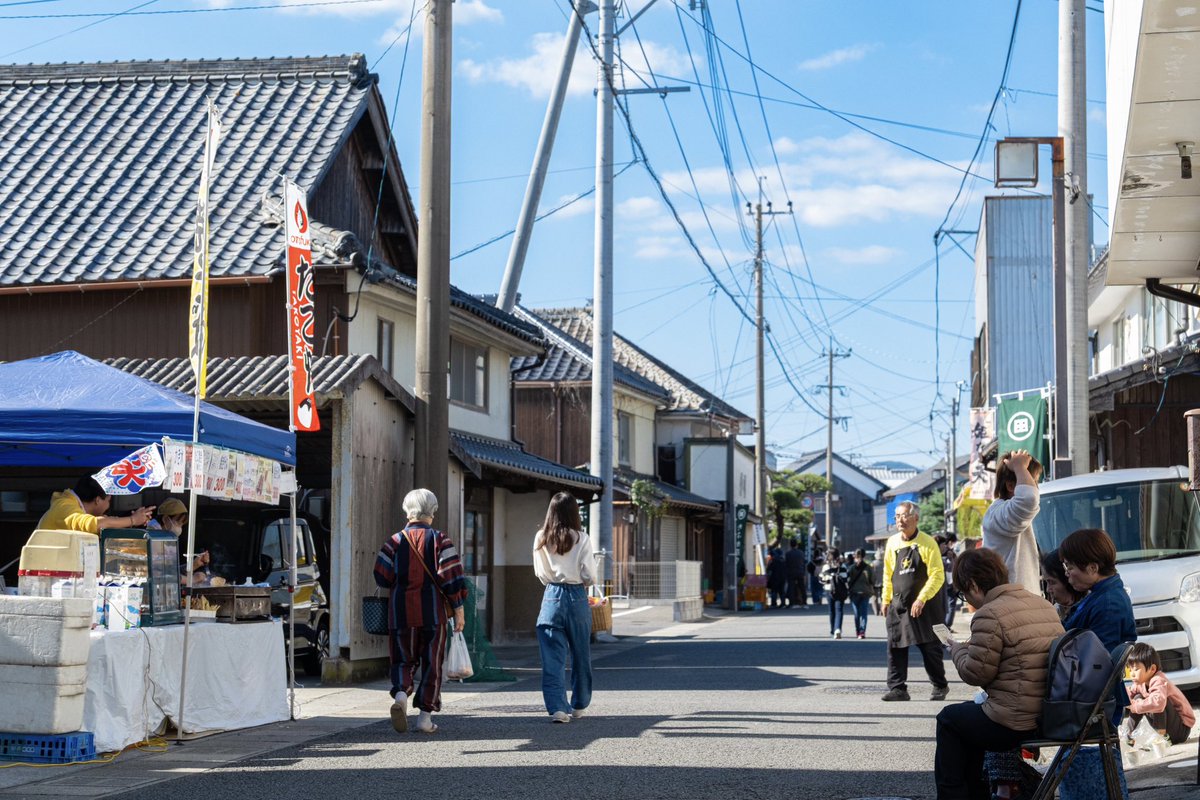 tabukaproject's tweet photo. 近ごろ田深では...
本日秋晴れのもと
『たぶか軒先市』
無事開催と相成りました。
田舎の小さな商店街が
ほっこり賑わいました♩
ご来場いただき
誠にありがとうございました！
※次回イベント/夏の「夜市」
春の「軒先市」おやすみ
Photo by
@toratigerjiro 
#国東
#田深商店街
#地域活性化 https://t.co/BjryKCjFET