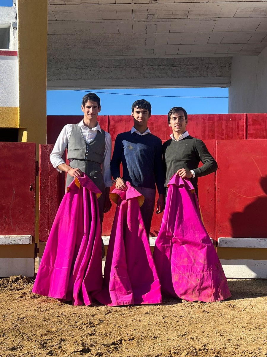 🙌🏽 Ayer comenzamos en el campo la preparación de cara a la 𝗧𝗲𝗺𝗽𝗼𝗿𝗮𝗱𝗮 𝟮𝟬𝟮𝟲.
Tentadero en 𝗣𝗼𝗿𝘁𝘂𝗴𝗮𝗹 en la ganadería de São Marcos, junto a Ismael Martín y Gonzalo Alves.