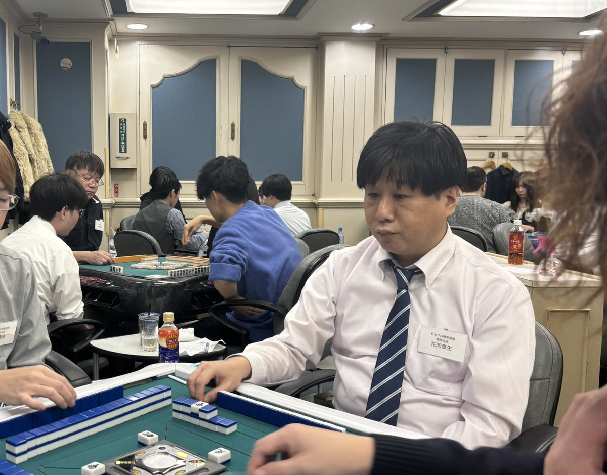 第50期王位戦本戦が終了しました。
関西本部からは
花岡章生が勝ち上がりました！
引き続き明日も応援よろしくお願いします。