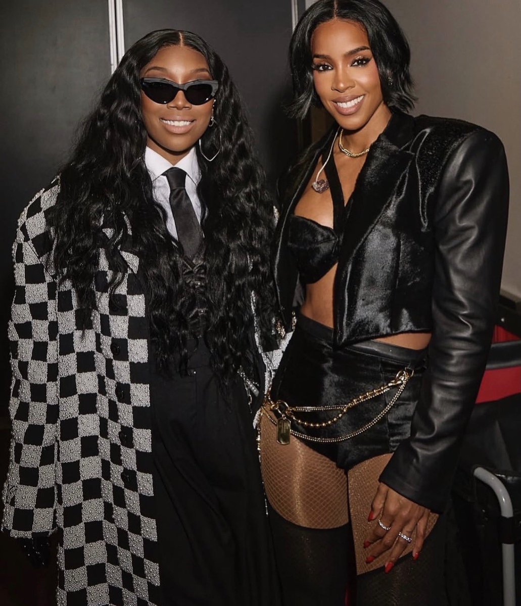 thehouseofdc3's tweet image. 𝗞𝗘𝗟𝗟𝗬 𝗥𝗢𝗪𝗟𝗔𝗡𝗗 &amp;amp; 𝗠𝗢𝗡𝗜𝗖𝗔 &amp;amp; 𝗕𝗥𝗔𝗡𝗗𝗬 | 𝗧𝗛𝗘 𝗕𝗢𝗬 𝗜𝗦 𝗠𝗜𝗡𝗘 𝗧𝗢𝗨𝗥 

You can tell they’re all having fun together and that they’re genuinely friends on this tour. ❤️

#kellyrowland #monica #Brandy  #theboyisminetour