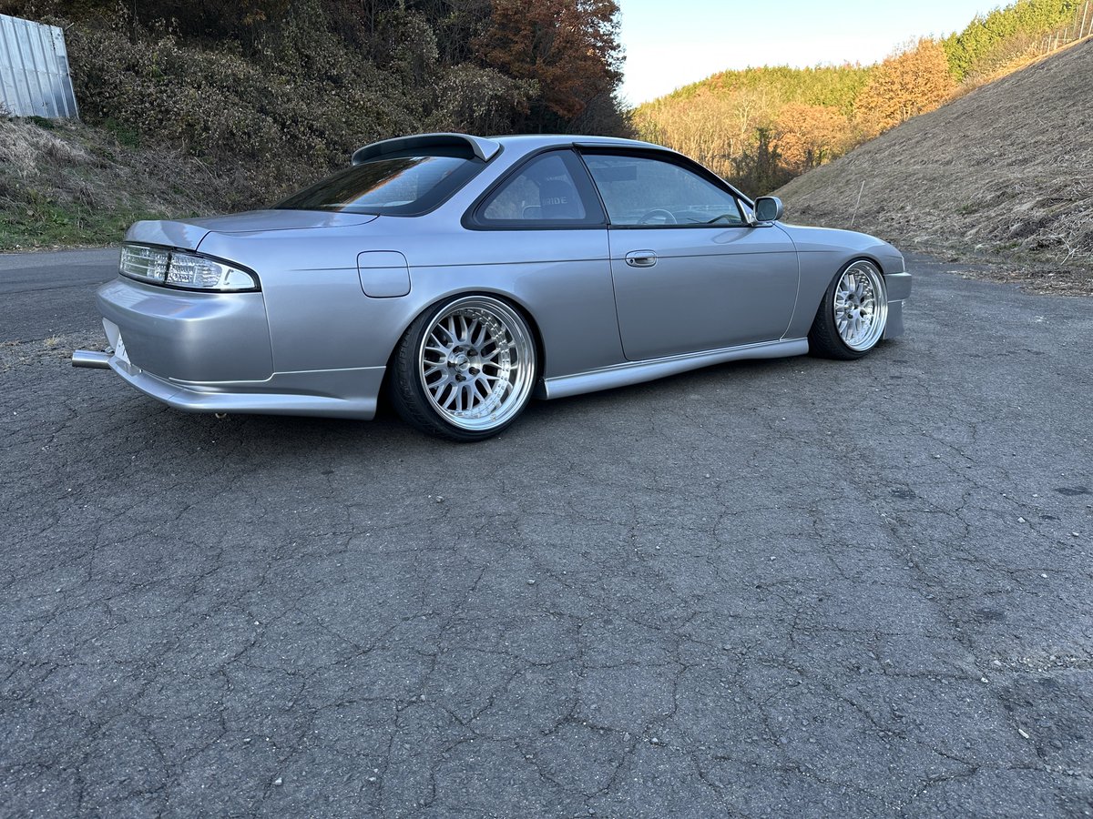 kdts114's tweet photo. とりあえず形になりました

カラー：30セルシオ プレミアムシルバー

ホイール：WORK MEISTER M1
F 9.5j -12
R 10j -25
⁡
ハイマウントスムージング
ワンオフマフラー
清野製リアフェンダー
⁡
清野製だらけ、感謝です https://t.co/zXlghXsrfW