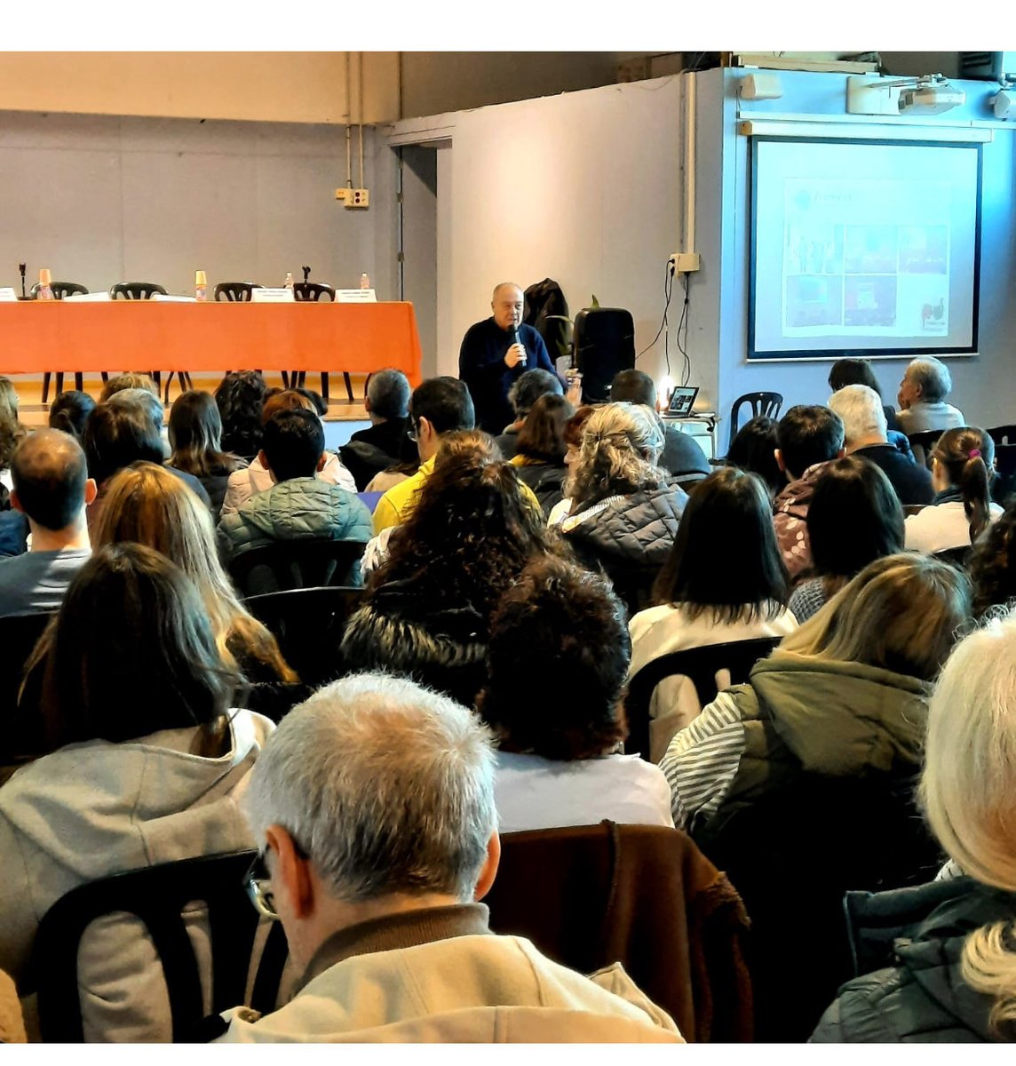 apmcm1's tweet image. Conferència inaugural a càrrec de l&apos;Anton Aubanell.
Connexions. Una passejada, amb mirada àmplia, per l&apos;art de construir ponts i camins.
#APMCMconnectem