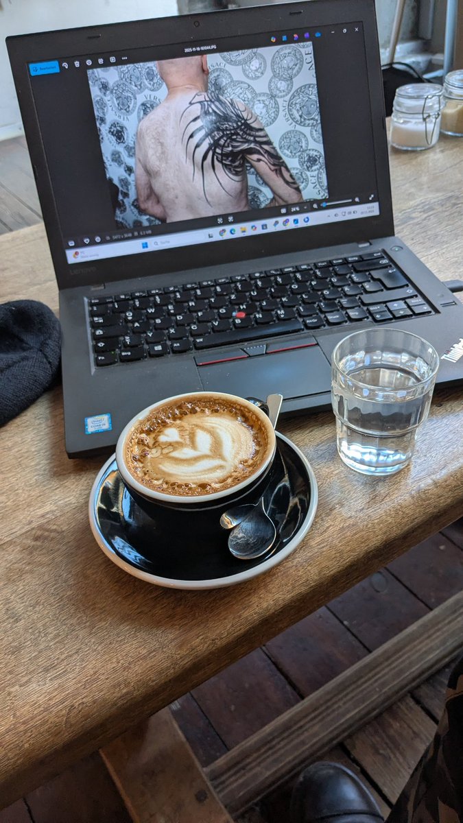 rubberduckweb's tweet image. Bilder sortieren und noch nen Flat White