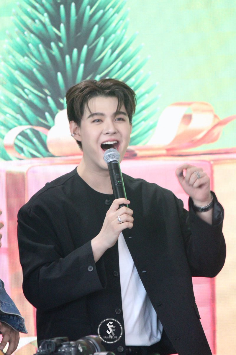 มาแจกปฏิทินหรือเชียร์มวย

SAINT X CALENDAR CH3

#แจกปฏิทินช่อง3กับเซ้นต์
#Saint_sup
#เซ็นปฏิทินช่อง3ปี69D4
<a href="/Saint_sup/">Saintsup 🎬</a>