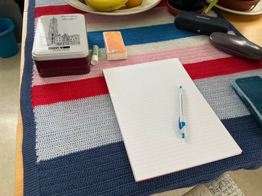 JolandaUtrecht's tweet photo. Zit er weer klaar voor, ongetraind, maar wel altijd goed opgelet op school. π #grootdictee #dictee https://t.co/AJmxsRRqrQ