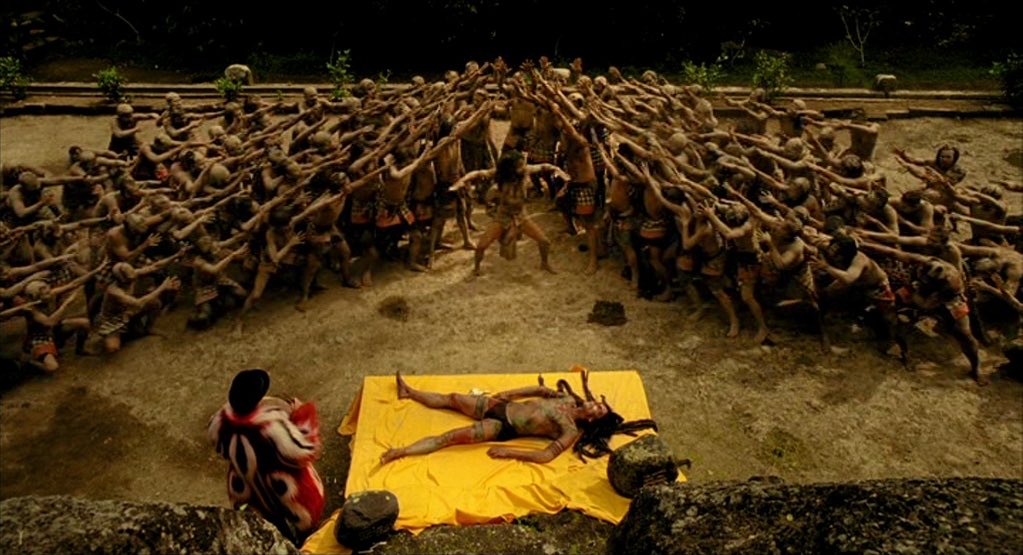 320chicken's tweet image. ｢落下の王国｣ &amp;lt;4Kデジタルリマスター&amp;gt; 鑑賞。

傷ついた青年が無垢な少女に語って聞かせる、壮大な愛と復讐の御伽噺。
作品自体は2度目の鑑賞だったけどやっぱり唯一無二の美しい映画。
どこを切り取ってもまるで名画な風景や衣装センスの妙は言わずもがな、魂で通じ合う2人の絆が胸をうつ傑作です。