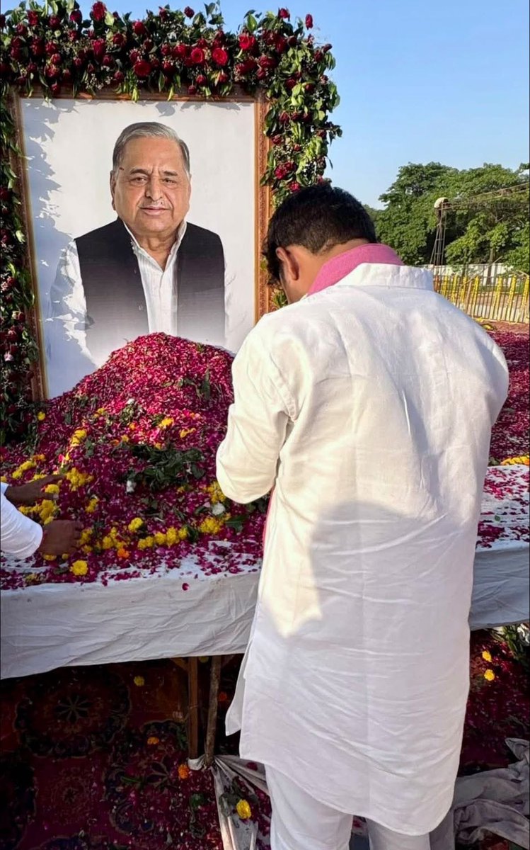 yadavashvani1's tweet image. समाजवादी पार्टी के संस्थापक, देश के पूर्व रक्षा मंत्री, उत्तर प्रदेश के पूर्व मुख्यमंत्री, हम सबके आदर्श &apos;पद्म विभूषण&apos; श्रद्धेय नेताजी की जयंती पर शत शत नमन एवं भावपूर्ण श्रद्धांजलि!

#NetaJi
#MulayamSinghYadav
#धरतीपुत्र_दिवस