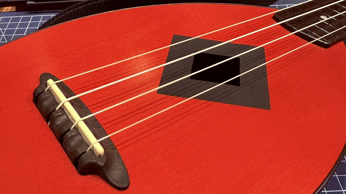 LeoSkyUke's tweet image. もっとSkyのウクレレに近づきたくて——
音色ではなく、見た目に走った本番1週間前。
#SkyArtFest #SkyCreatorTroupe