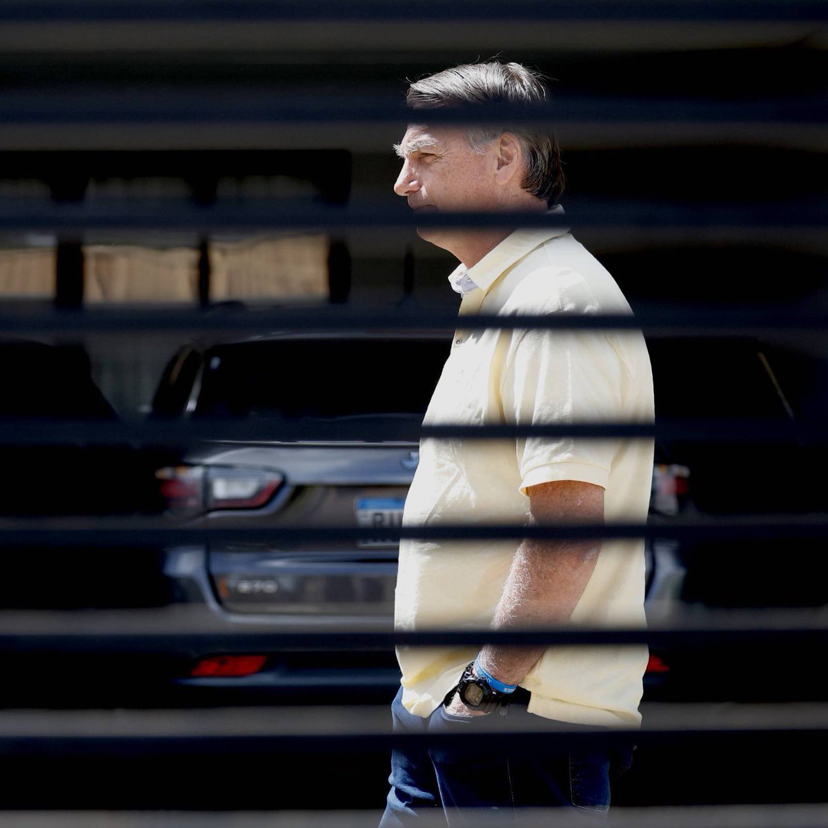 updatecharts's tweet image. 🚨 AGORA: Bolsonaro foi PRESO pela Polícia Federal em Brasília.