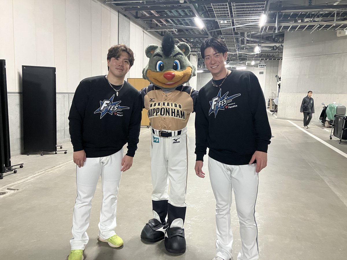 FightersPR's tweet image. B・Bとも写真を撮りました📸

#松本剛
#金村尚真
#FFES
#lovefighters
