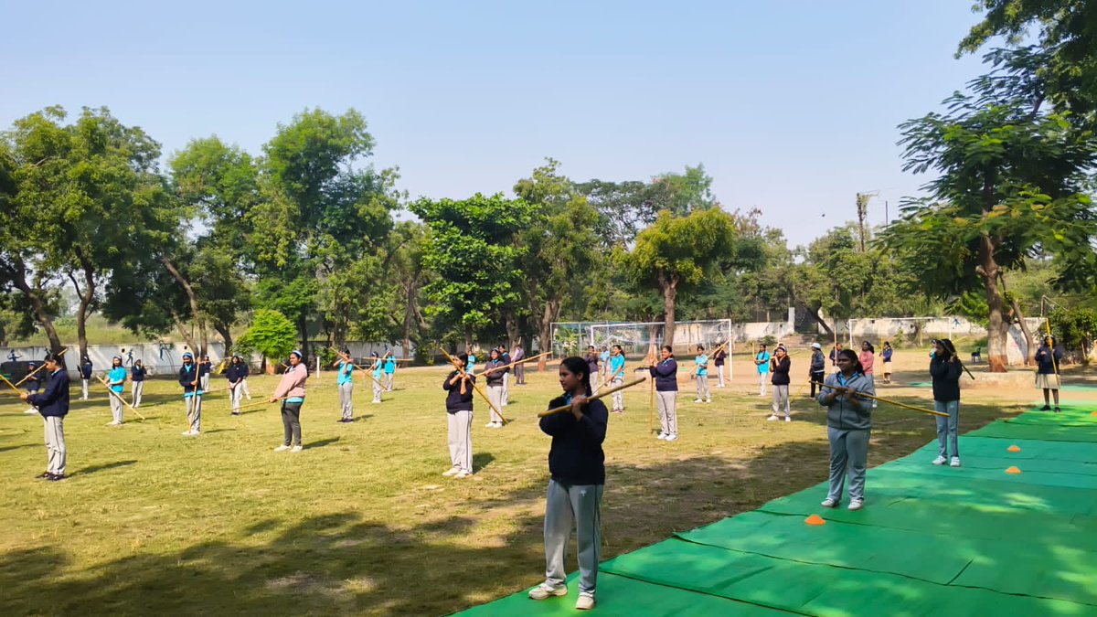 HJS_PJ's tweet image. Self-Defense Training Camp
Organized by @HinduJagrutiOrg

Participation of more than 240 students in a 3-day Lathi-Kathi training camp at &apos;Podar International School&apos; in Jalgaon

@SachdevaAmita @AtriNeeraj @kajal_jaihind @KapilMishra_IND @Ramesh_hjs @UdayMahurkar