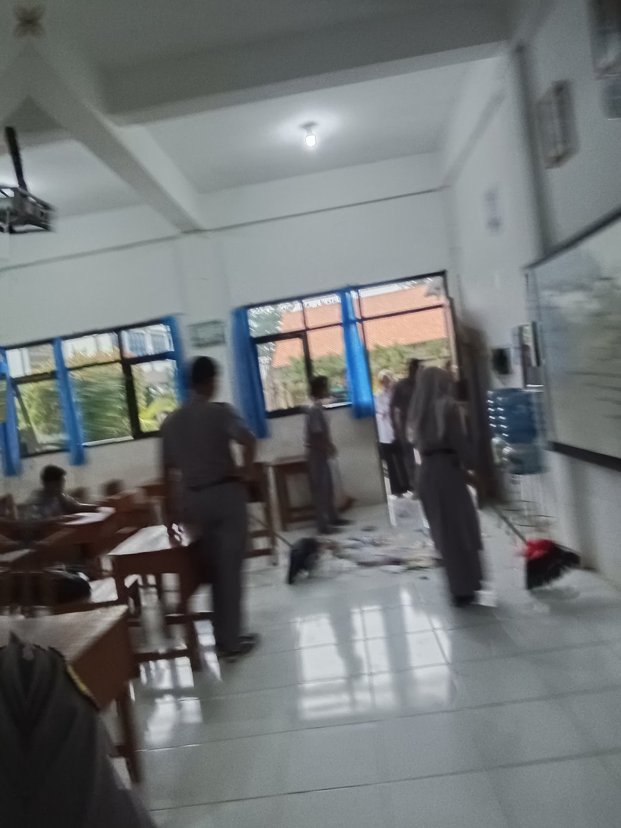 purplefluf's tweet photo. aku dengan kerjaanku yg pengen cepet cepet resign 🧎‍♀️ https://t.co/CwhGvt8Bpm
