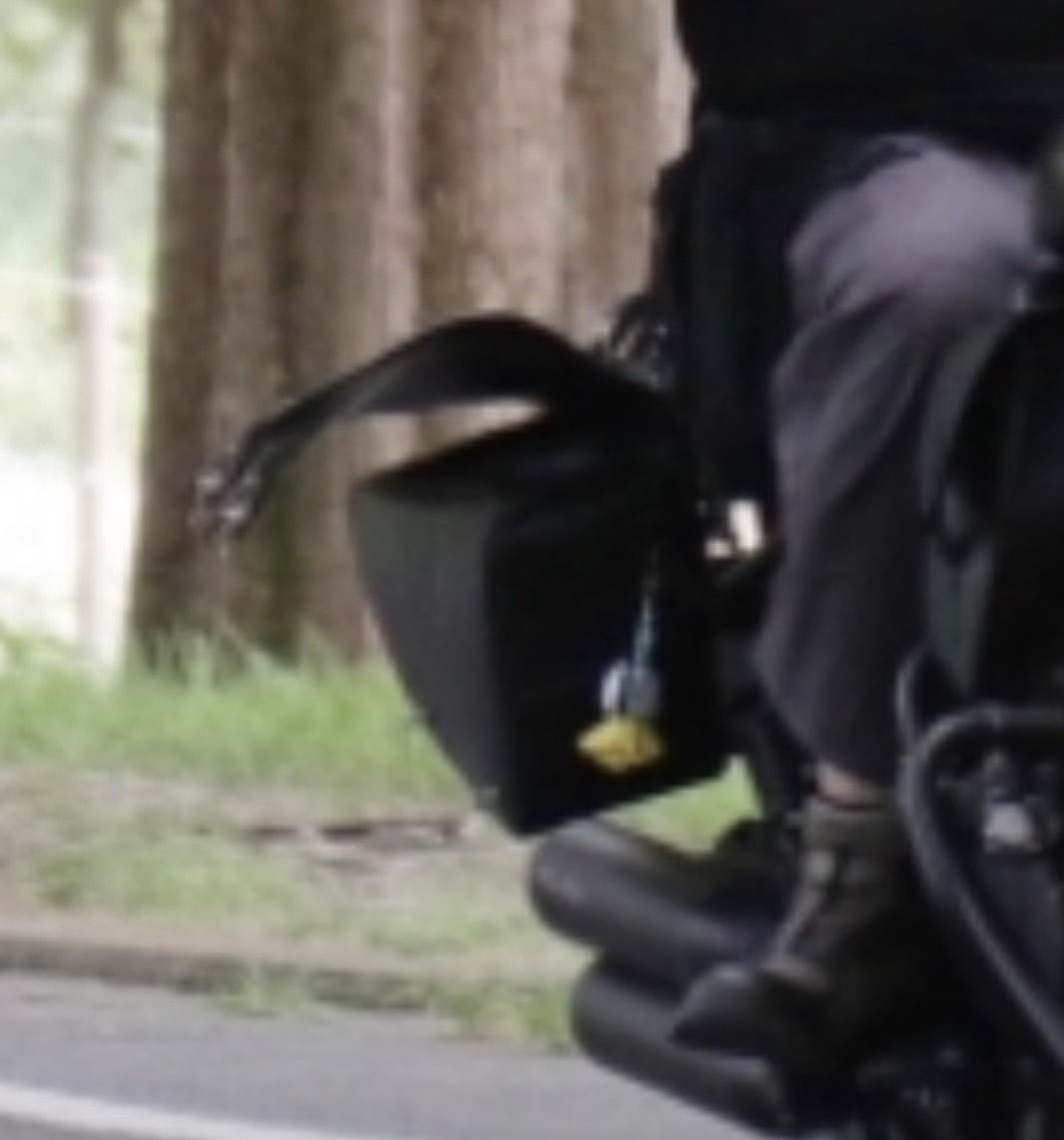 Libra_ELIMI's tweet image. 今まで使っていたサドルバック
最近歳を感じているlibra👨‍🦳
何度もあったが最近息子とツーリング中
高速で言われた。。。
カバン開いてる🙄
カバンのチャックに中のファスナーまで
全開😫
去年のCBTRでカバン全開で写真撮影
毎回忘れちゃう
何とかせねば🫩🫩🫩🫩

#エリミネーター
＃カバンパカパカ