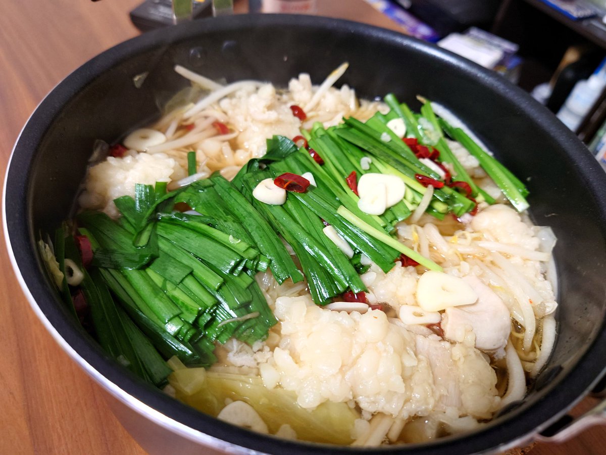 kuma_lastacct's tweet photo. 久々���投稿がこれで良いのか？とも思いますが笑
モツ鍋作りましたわ https://t.co/eXbIkvNsrx