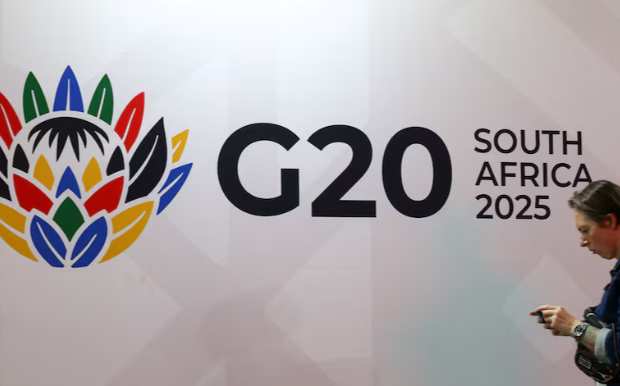 MarioNawfal's tweet image. 🇺🇸🇿🇦 G20 DRAFTS CLIMATE DECLARATION WITHOUT U.S. AS BOYCOTT BACKFIRES

World leaders approved a draft G20 declaration in Johannesburg without American input, focusing heavily on climate change despite Trump administration objections. 

The surprise move leaves the U.S. completely…
