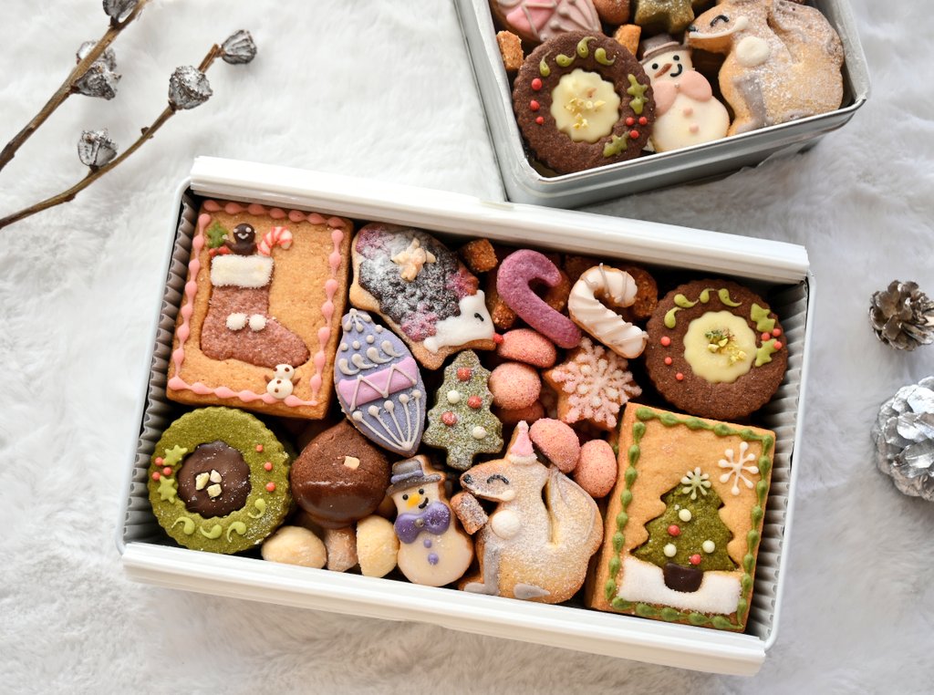 冬限定クッキー缶❄️】 12月から『冬の贈り物』を販売します。 雪ふる