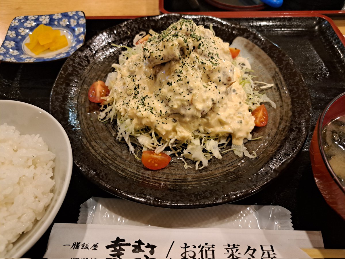 wss1axG3qm2qidn's tweet image. 今日の晩飯は…久しぶりの感じがする

「幸まさ」❗

孫はやっぱり「いつものイモ」
娘「たぬきうどん」
ババ「チキン南蛮定食」
アタシはわがまま言って
期間限定お得メニュー
「メンチカツ弁当」を定食に👍️

そして、おビール🍺

今日も１日お疲れさまでした❗オレ…
カンパーイ🍺✨🍺
#幸まさ