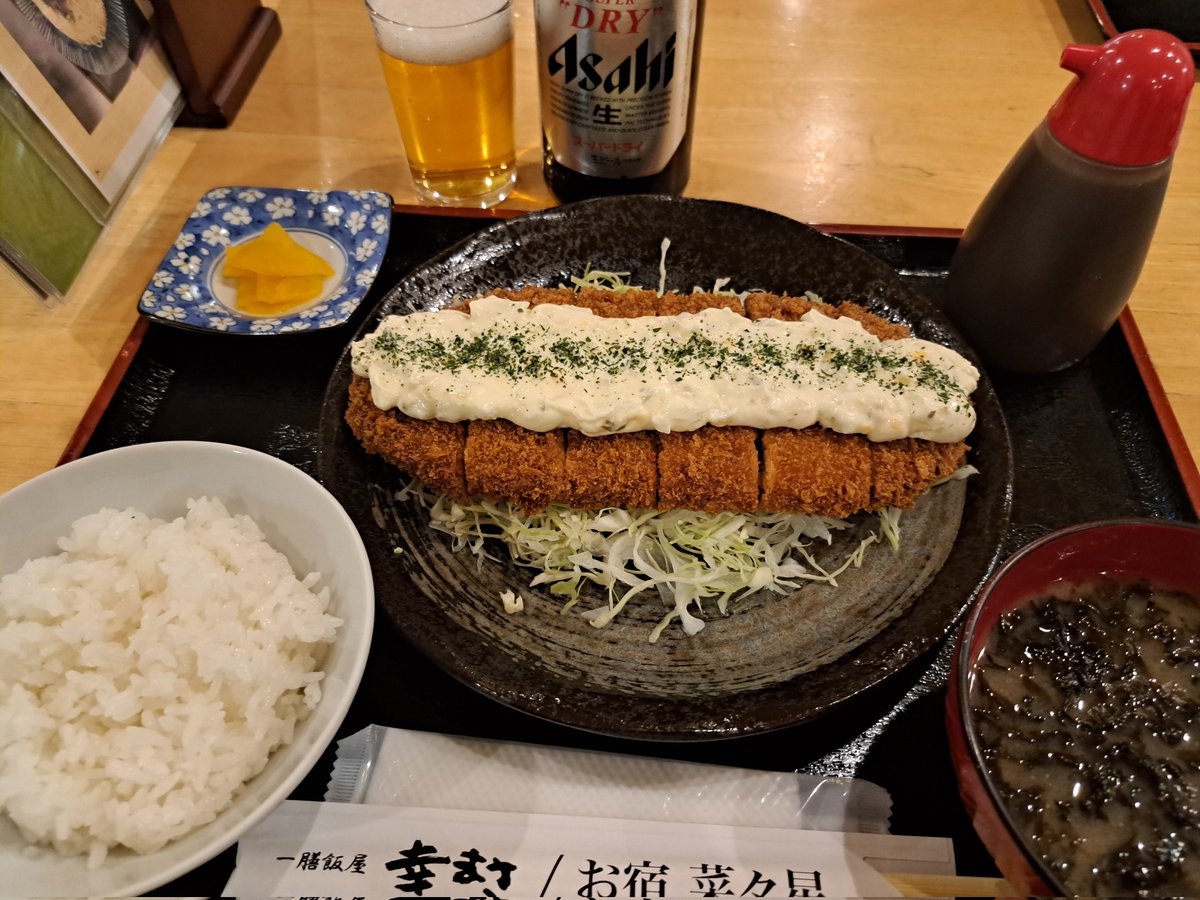 wss1axG3qm2qidn's tweet image. 今日の晩飯は…久しぶりの感じがする

「幸まさ」❗

孫はやっぱり「いつものイモ」
娘「たぬきうどん」
ババ「チキン南蛮定食」
アタシはわがまま言って
期間限定お得メニュー
「メンチカツ弁当」を定食に👍️

そして、おビール🍺

今日も１日お疲れさまでした❗オレ…
カンパーイ🍺✨🍺
#幸まさ