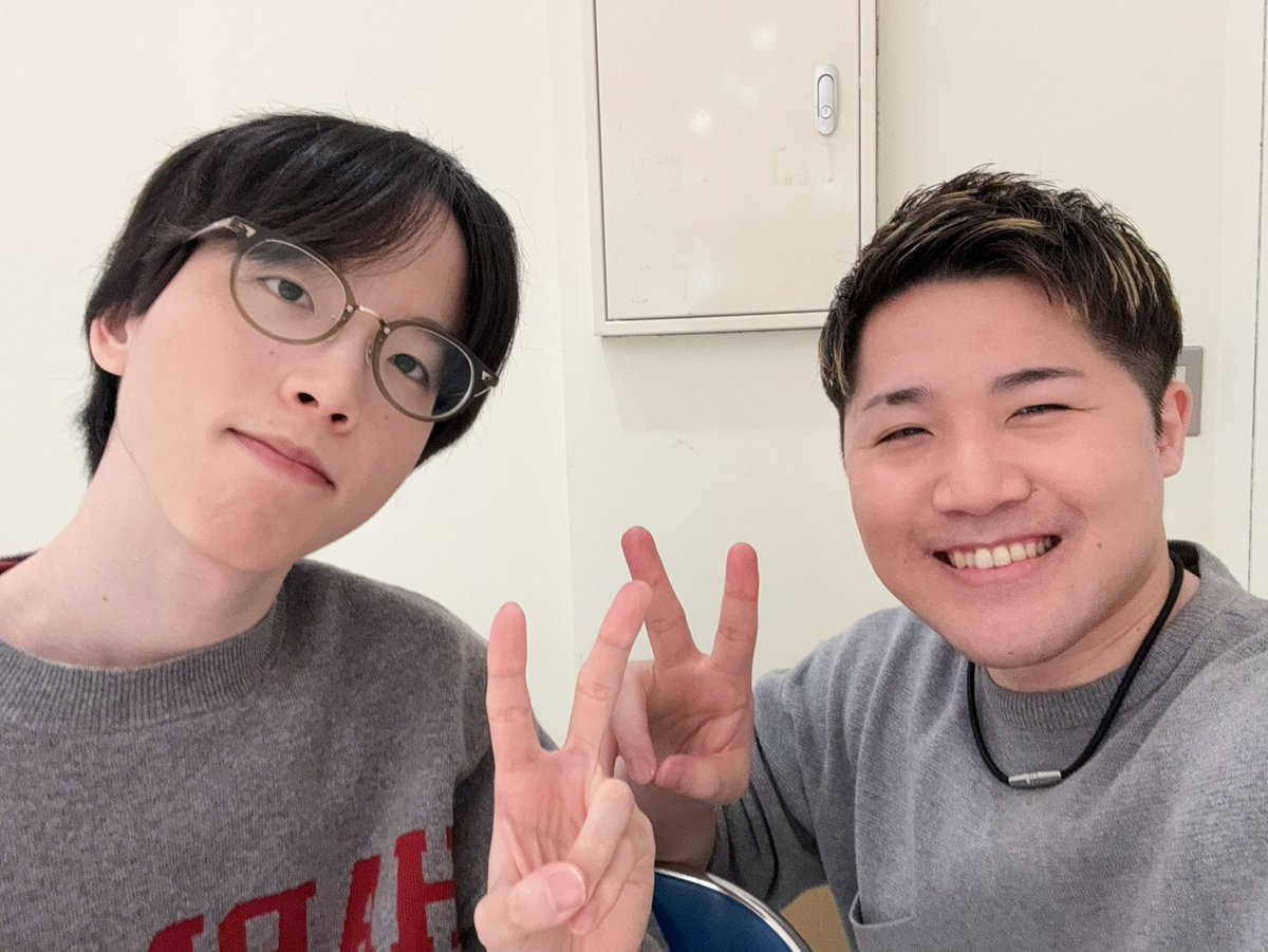 改めて #高田村出張所 in福岡お疲れ様でしたー！！

久々にゆっくりいっぱい喋った気がする✌来てくれた人ありがと－！！

写真は久々に会ったしんたろーと📷