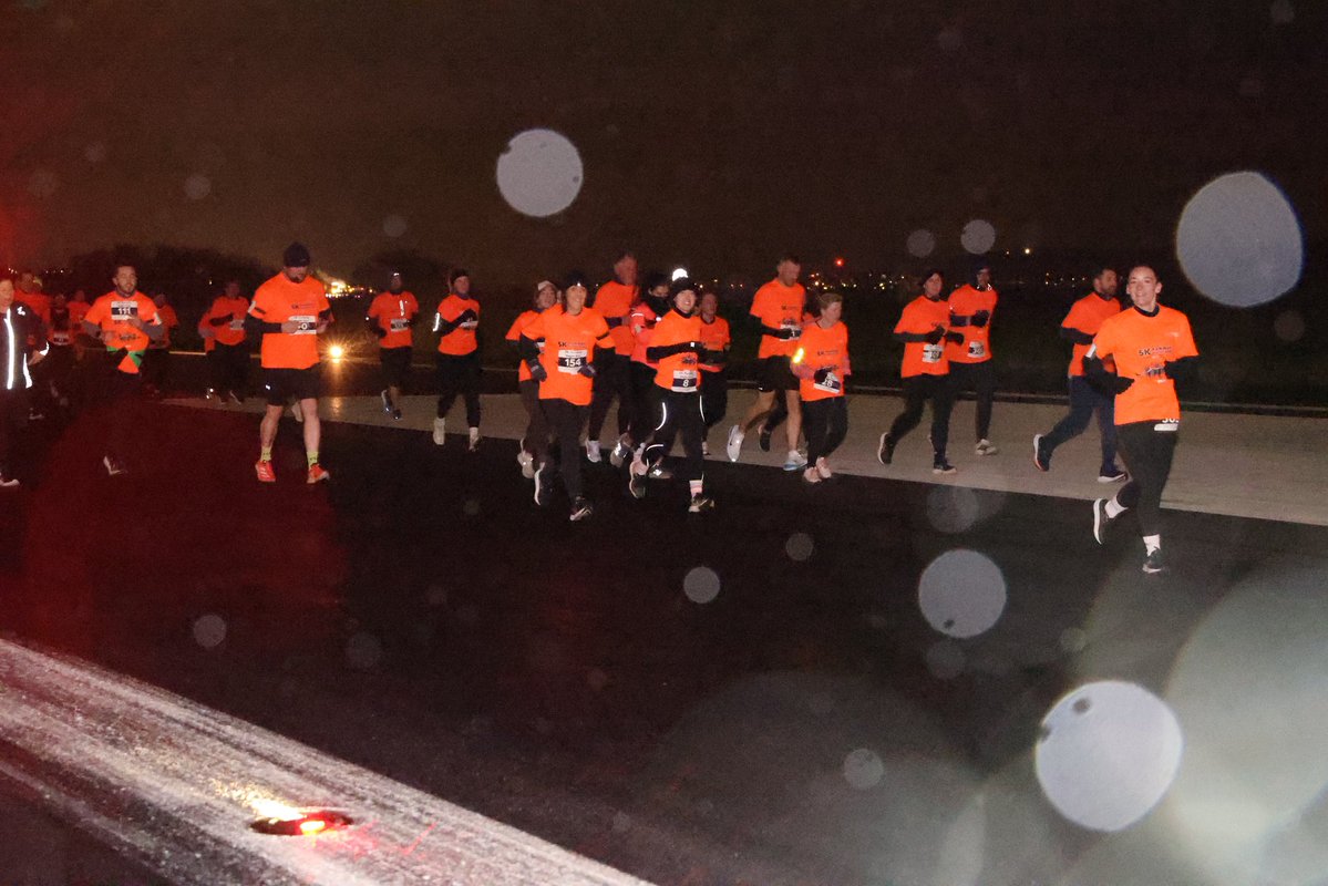LPL_Airport's tweet image. Some snaps from a brilliant, wet and windy Runway Night Run for @AlderHey in the early hours! 🏃‍♀️🏃‍♂️📸