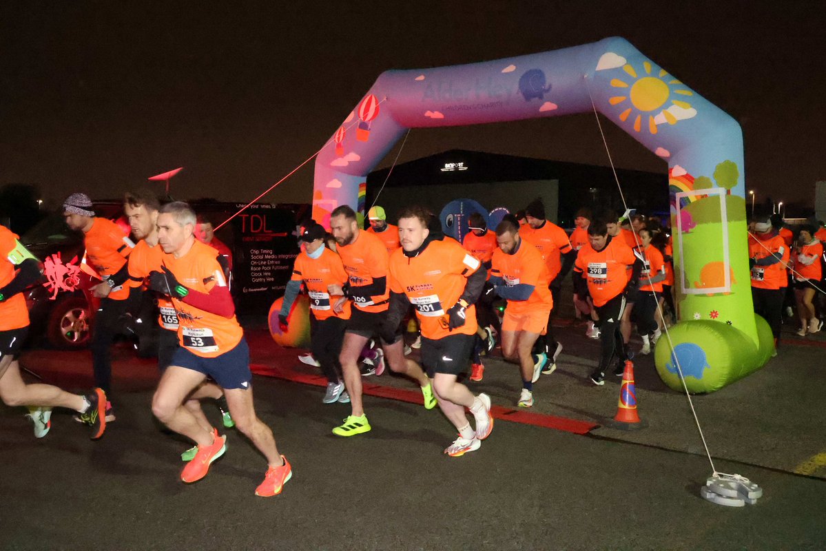 LPL_Airport's tweet image. Some snaps from a brilliant, wet and windy Runway Night Run for @AlderHey in the early hours! 🏃‍♀️🏃‍♂️📸