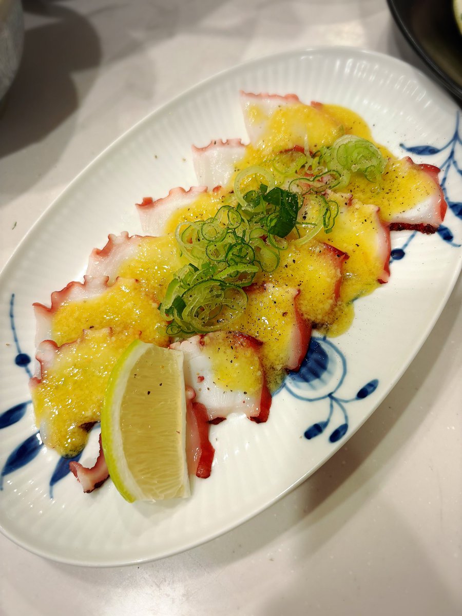 gnk_kng_02's tweet image. タコカルパッチョ！
ソースは、味噌と塩麹とレモンとオリーブオイル！
さっぱりコクがあり好きな味でした😊
#カルパッチョ　#たこ　#おうちごはん