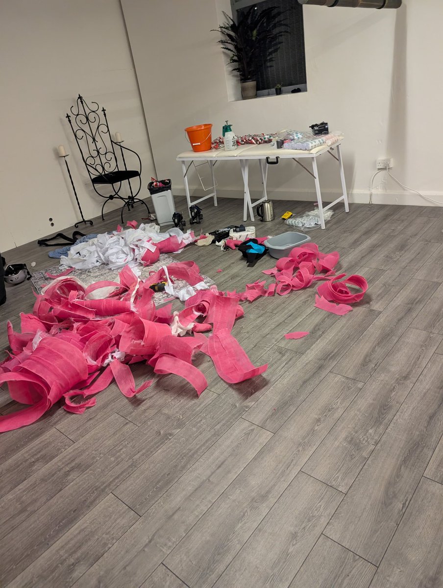 Quad Squad Assemble!!! (Roll models only) Full body fibreglass cast, and roller derby gear <a href="/TheStudio_NW/">The Studio NW</a>

#FBC #bodycast #fullbodycast #fibre #fibrecast #cast #casting #encased #encase #casts #castfetish #castbondage #cocooned #bdsm #bdsmcommunity #kink #kinky #bondage #bdsm