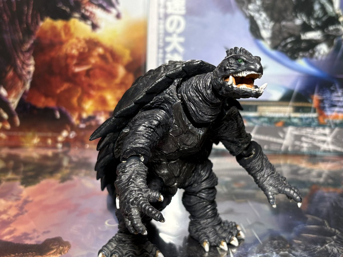 RT @Pg19n66t13yL: 掃除中に、数年前前に海洋堂さんのを改造して作った