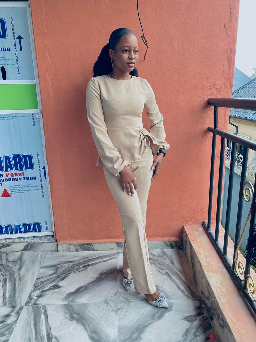 chiyoung130's tweet image. Stepping into the weekend like I own it
Sipping peace, serving looks.🎉🎉
Good weekend ahead
#thatimostatebabe
#africanqueen
#veekeeJames #stmary #niger