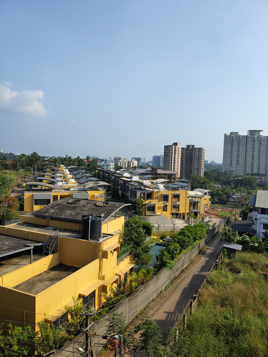 MrPerfectTech's tweet image. Let’s see who can guess the price range of the upcoming phone that captured these photos.