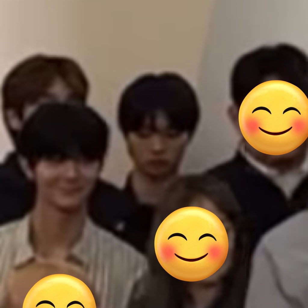 11222025: UPDATE 📮
#HANGYUL #DONGPYO 
#JUNHO #SEUNGWOO

4/11 members : All came together to celebrate X1 Manager-nim’s wedding ❤️