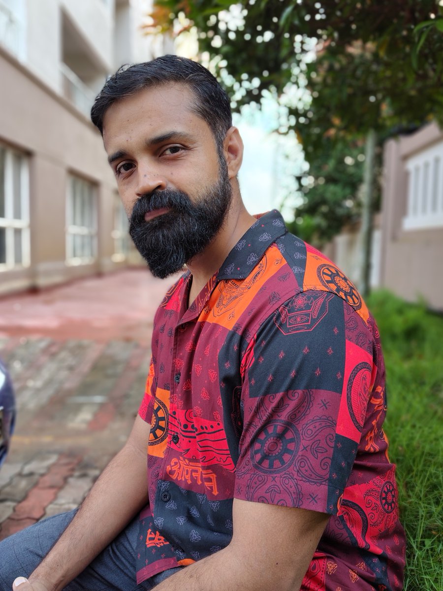 MrPerfectTech's tweet image. Let’s see who can guess the price range of the upcoming phone that captured these photos.