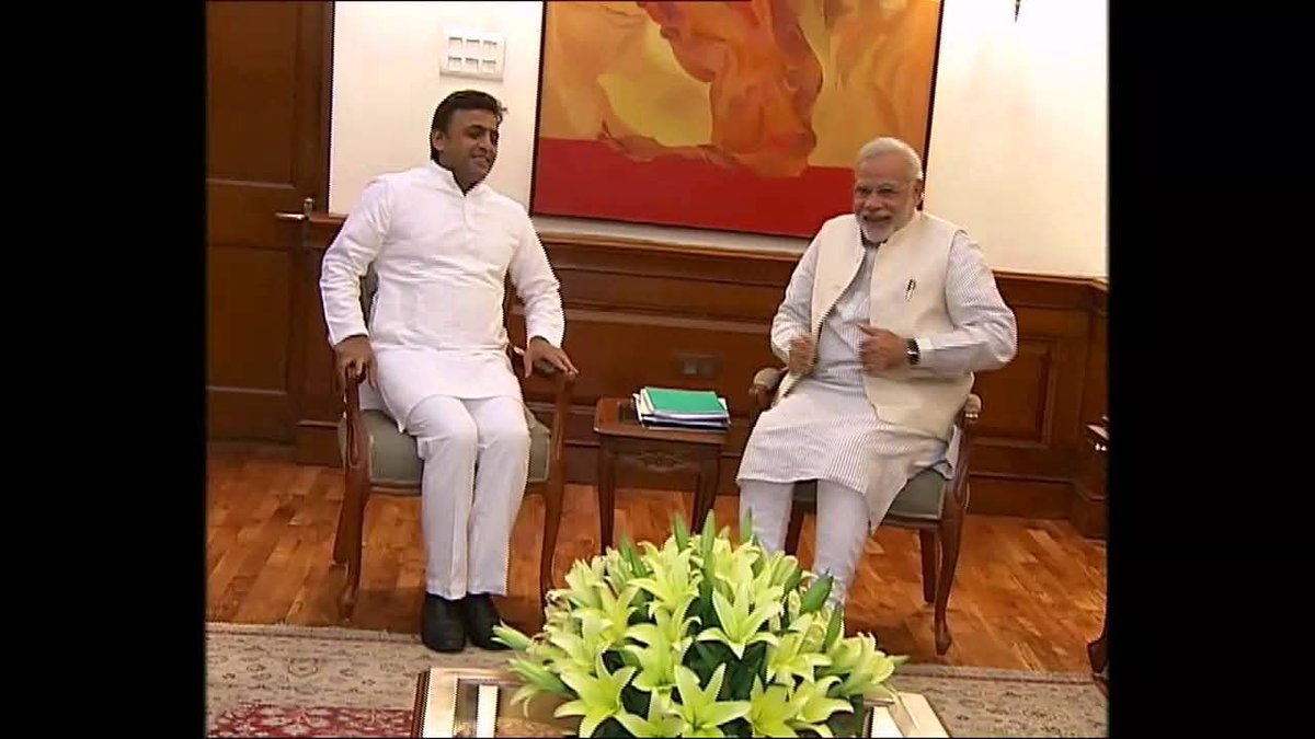 आप साफ़ देख सकते हो कि मायावती जी कई बार मोदी जी से मुलाक़ात करती हैं,
क्या आप अखिलेश जी की फोटो मोदी जी के साथ दिखा सकते हो?

इसीलिए अब्दुल्ले भाई मायावती जी को  भाजपा की बी टीम कहते हैं, कुछ गालियाँ भी देते हैं , 
कुछ तो शर्म करो.....