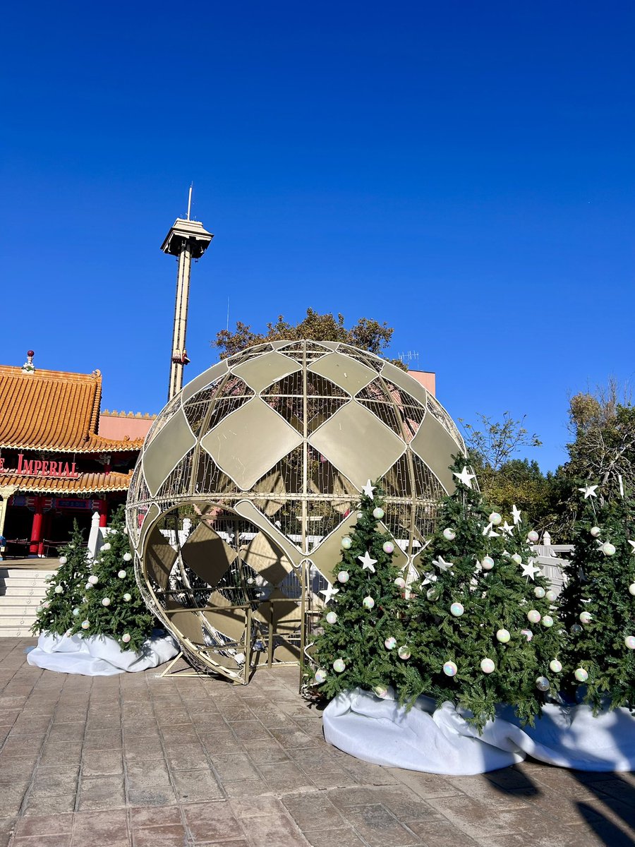📸 3, 2, 1… clic !
Prends tes plus belles photos de Noël avec tes proches dans les photo opportunities de PortAventura Park 🎅🎁 On veut les voir ! 👀🎄