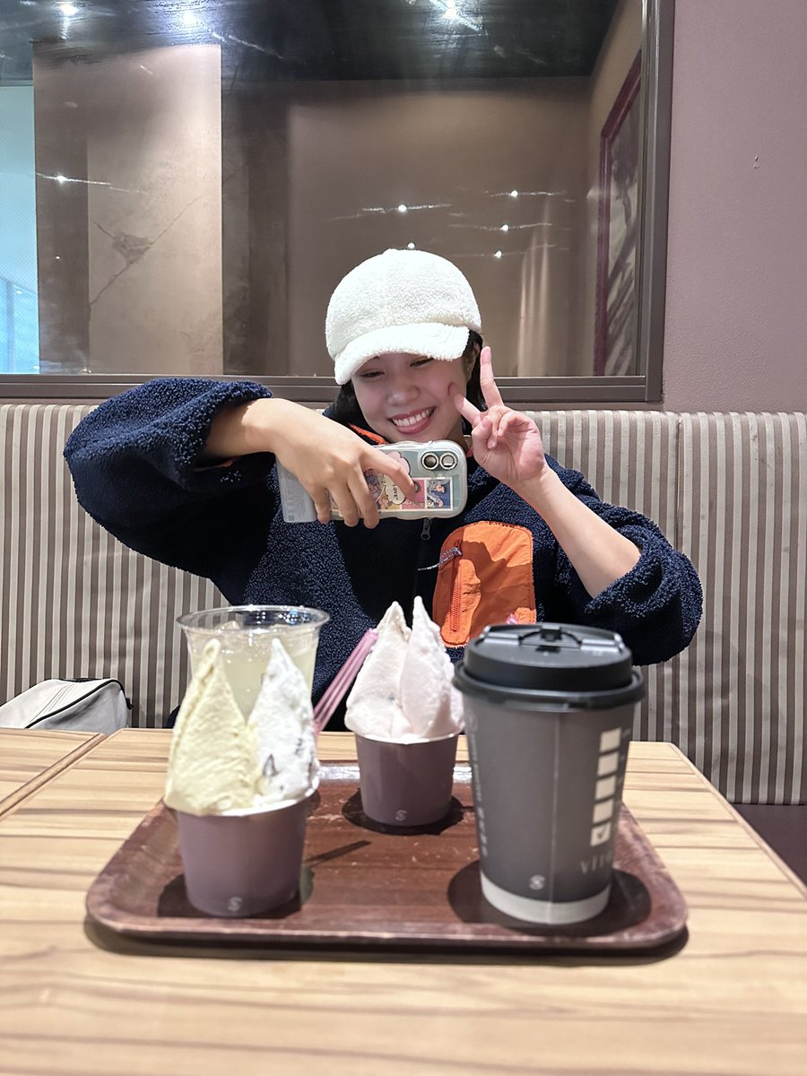 1mfom's tweet photo. 先日四季で大活躍中の同期
こばみーに会えましたぁーー❤️
なんと本日は彼女のお誕生日なのです！！
おめでとう🤩

なんと福岡で再会！！
あえて嬉しかった❤️
お互いこれからも頑張ろうね😆

#小林美沙希
#birthday 
#ミュージカルSPY https://t.co/hocpODs3za