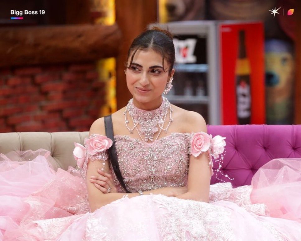 Rubinadilaik_14's tweet image. There should be a twitter trend appreciating #FarrhanaBhatt style statement this season 💘 #BiggBoss19