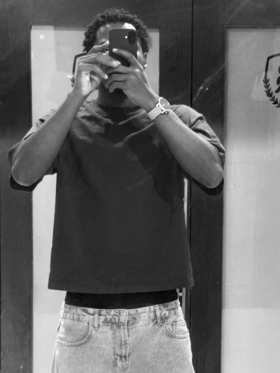 illxgally's tweet image. b/w and mirrors ?