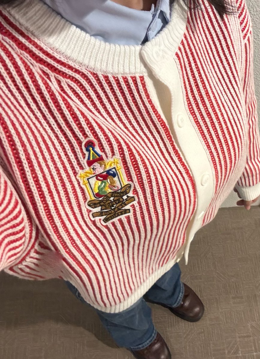 hgwt_hm's tweet image. GU×ハリポタコラボ購入品🪄✨

私はずっと狙ってたハニーデュークスのカーディガン2種を購入したよ🫶
今日は赤白のこのカーディガン着たけど今度は紺色の方も着て投稿するね☺️
少し大きめに着たくてLサイズにしたよ！
デザイン可愛い💗