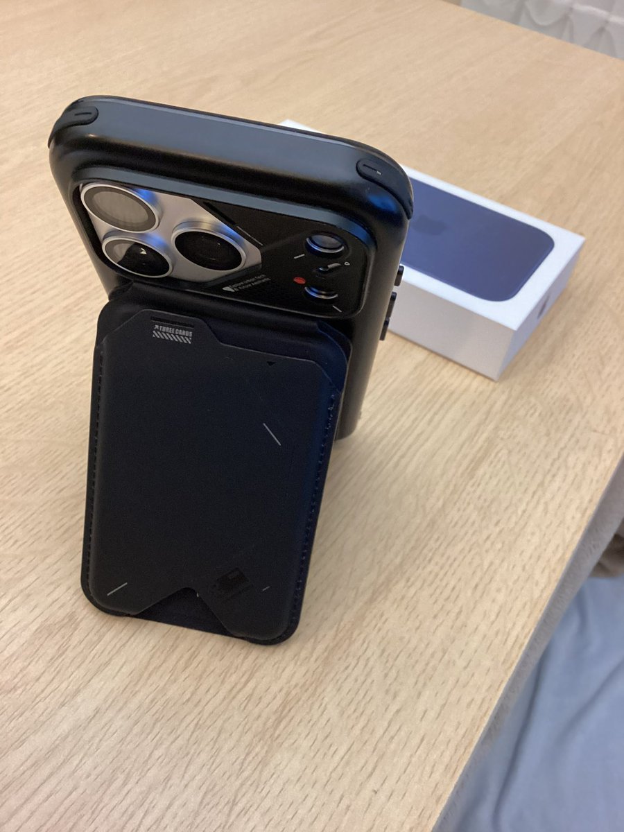 データ容量が足りなくYouTube動画作れない、カメラでズーム時に白くボヤけるといった苦しみから解放された。

そして最強のケースとレンズカバーで落下にも安心を置いた。

採集シーンを残していこう。