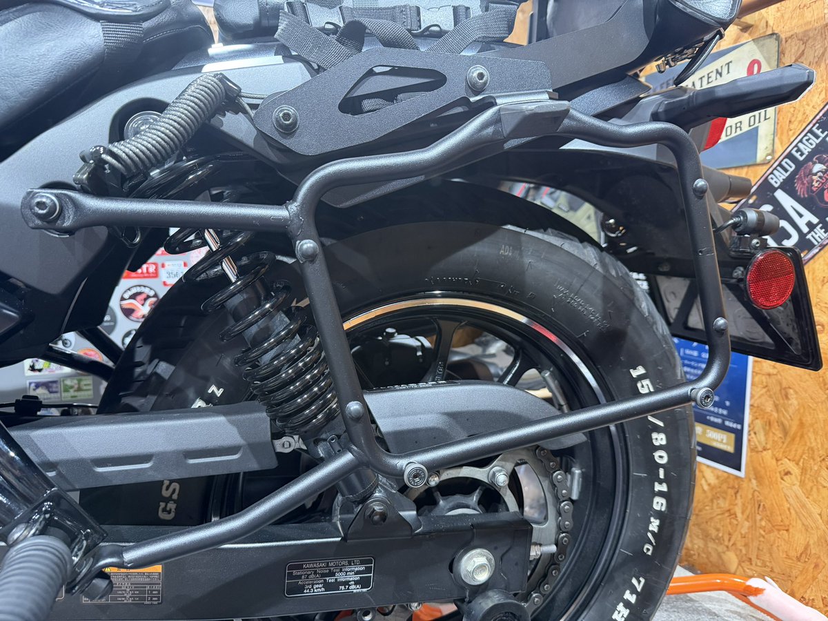 Libra_ELIMI's tweet image. GIVIパニアケース
まずはサポート金具の取付けしました。
😳😳😳😳😳
な、、なんて事だ、、、
金具とマフラー隙間が数ミリ？
最高です。
BEAMSパワーヘッダW
GIVIパニアケースサポート
フィッティングは最高でした。
＃エリミネーター
＃GIVIパニアケース
＃BEAMSパワーヘッダW
＃フィッティング最高