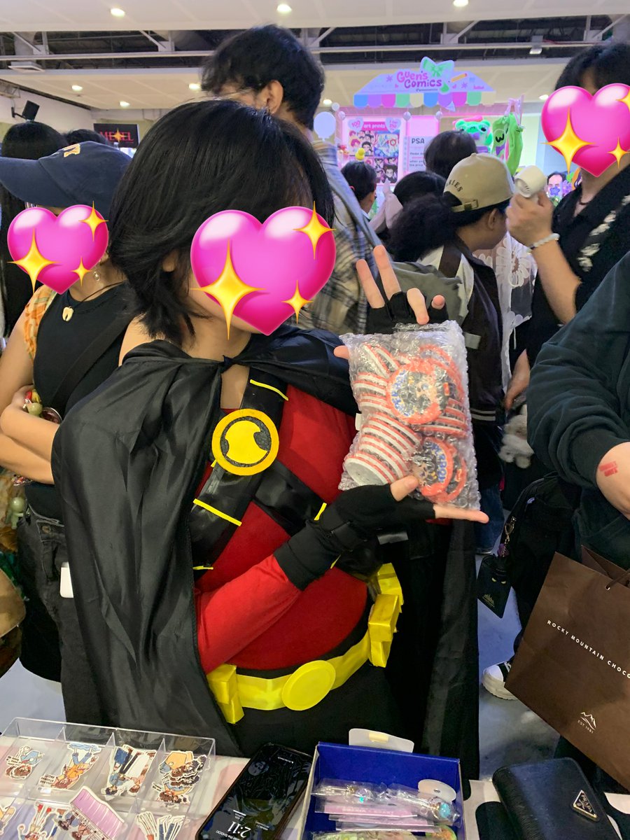 joohphobia's tweet image. A TIM COSPLAYER BOUGHT 30 PIECES OF MY SUPERBOY BUTTON PINS!!!! THIS IS CANON YOU GUYS!! THIS IS #timkon
