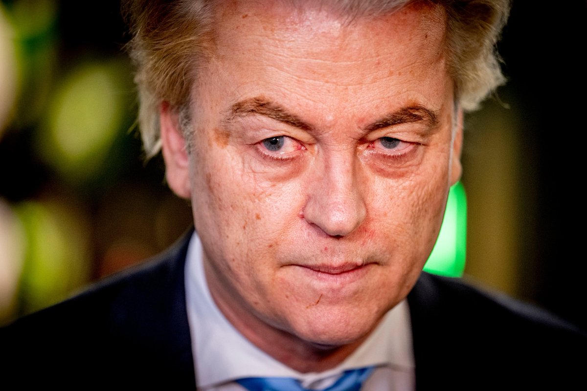 MarijkeLouisevd's tweet image. Het PVV-programma bevat circa 30 voorstellen die strijdig zijn met de Grondwet.

Onderzoek classificeerde de PVV als extreemrechts vanwege islamofobie en &quot;systeemhaat&quot;, wat sociale cohesie ondermijnt. 

PVV zaait haat, discrimineert en wil geen persvrijheid=fascistische partij.