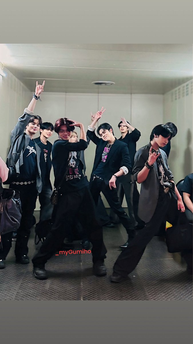 Rock out!🔥🔥🔥

HORI7ON AT YC2 CREATIVE FESTIVAL

#HORI7ON_YC2Season3
#HORI7ON #호라이즌
#WINSTON #윈스턴 
<a href="/HORI7ONofficial/">HORI7ONofficial</a>