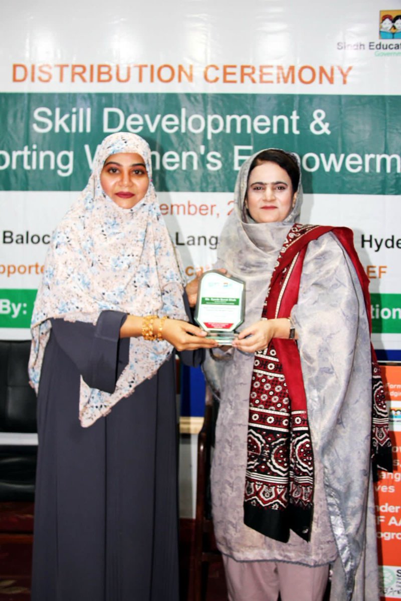 sindhinfodepart's tweet image. صوبائی وزیر برائے ترقیِ نسواں محترمہ شاھینہ شیر علی نے ایس پی او کے زیرِ اہتمام Women’s Skill Development &amp;amp; Empowerment Ceremony میں بحیثیت چیف گیسٹ شرکت کی۔ تقریب میں خواتین کی فنی تربیت، روزگار کے مواقع اور مالی معاونت سے متعلق اقدامات پر تفصیلی روشنی ڈالی گئی۔

تقریب کے بعد…