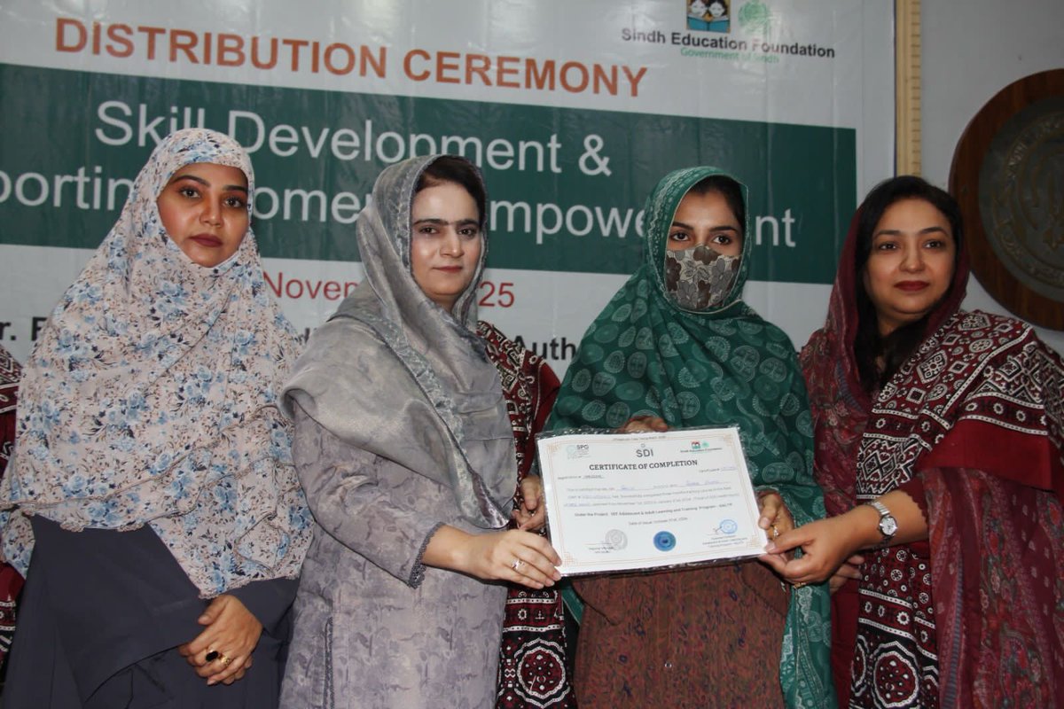 sindhinfodepart's tweet image. صوبائی وزیر برائے ترقیِ نسواں محترمہ شاھینہ شیر علی نے ایس پی او کے زیرِ اہتمام Women’s Skill Development &amp;amp; Empowerment Ceremony میں بحیثیت چیف گیسٹ شرکت کی۔ تقریب میں خواتین کی فنی تربیت، روزگار کے مواقع اور مالی معاونت سے متعلق اقدامات پر تفصیلی روشنی ڈالی گئی۔

تقریب کے بعد…