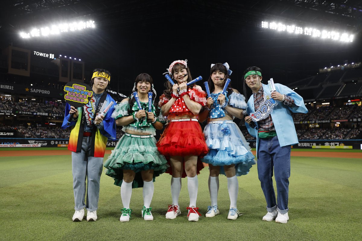 FightersPR's tweet image. ／
💚❤️💙清宮フレンズ 2025💚❤️💙
＼

超ときめき♡宣伝部の皆様と「超最強 ファイターズver.」を披露しました👏

田宮裕涼選手の友達のオタミヤ＆
淺間大基選手の友達のオタマックスも参戦🕺

#lovefighters #FFES2025
#超とき宣