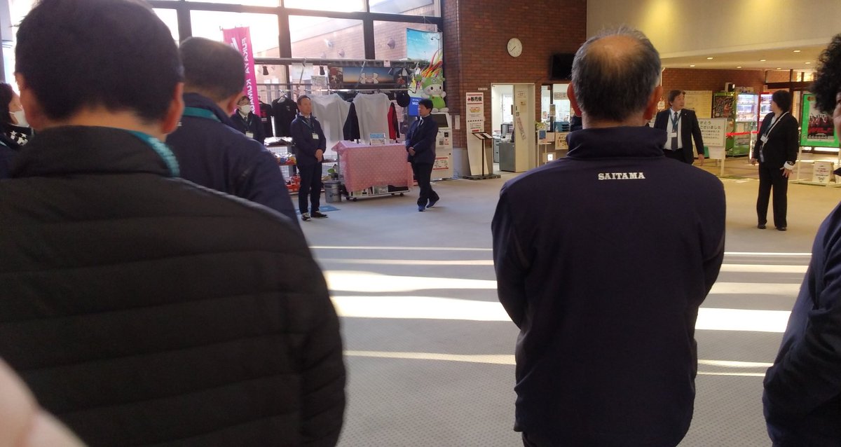 rubicks_iruma's tweet image. 本日は関東大会の役員🏐
関東のいろんなチームがおり勉強になりました。特に女子は良く拾うなぁ👍️　
しかし深谷は遠いなぁ🚙💦
開会式にふっかちゃんが登場❣️ずっと動き回っいたせいかものすごいしんどそうでした😅なのでバックヤードを通って帰っていくふっかちゃんに一礼をしちゃいました🙏