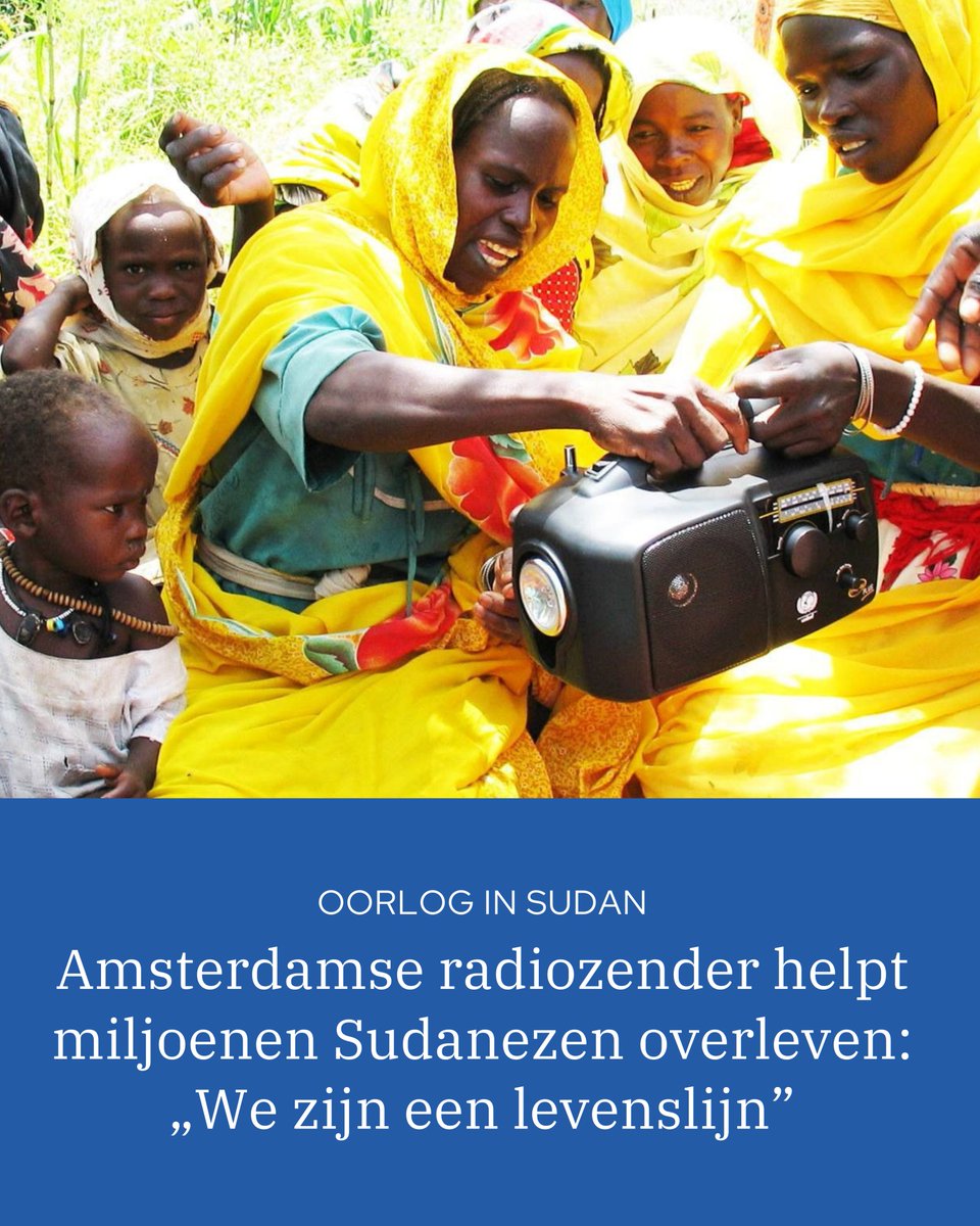 refdag's tweet image. In een Sudanees vluchtelingenkamp vormt een familie een kring om een krakende radio. Is er al voedselhulp onderweg? Ze stemmen af op Radio Dabanga, een Sudanees radiostation gevestigd in Amsterdam.
rd.nl/artikel/1128911