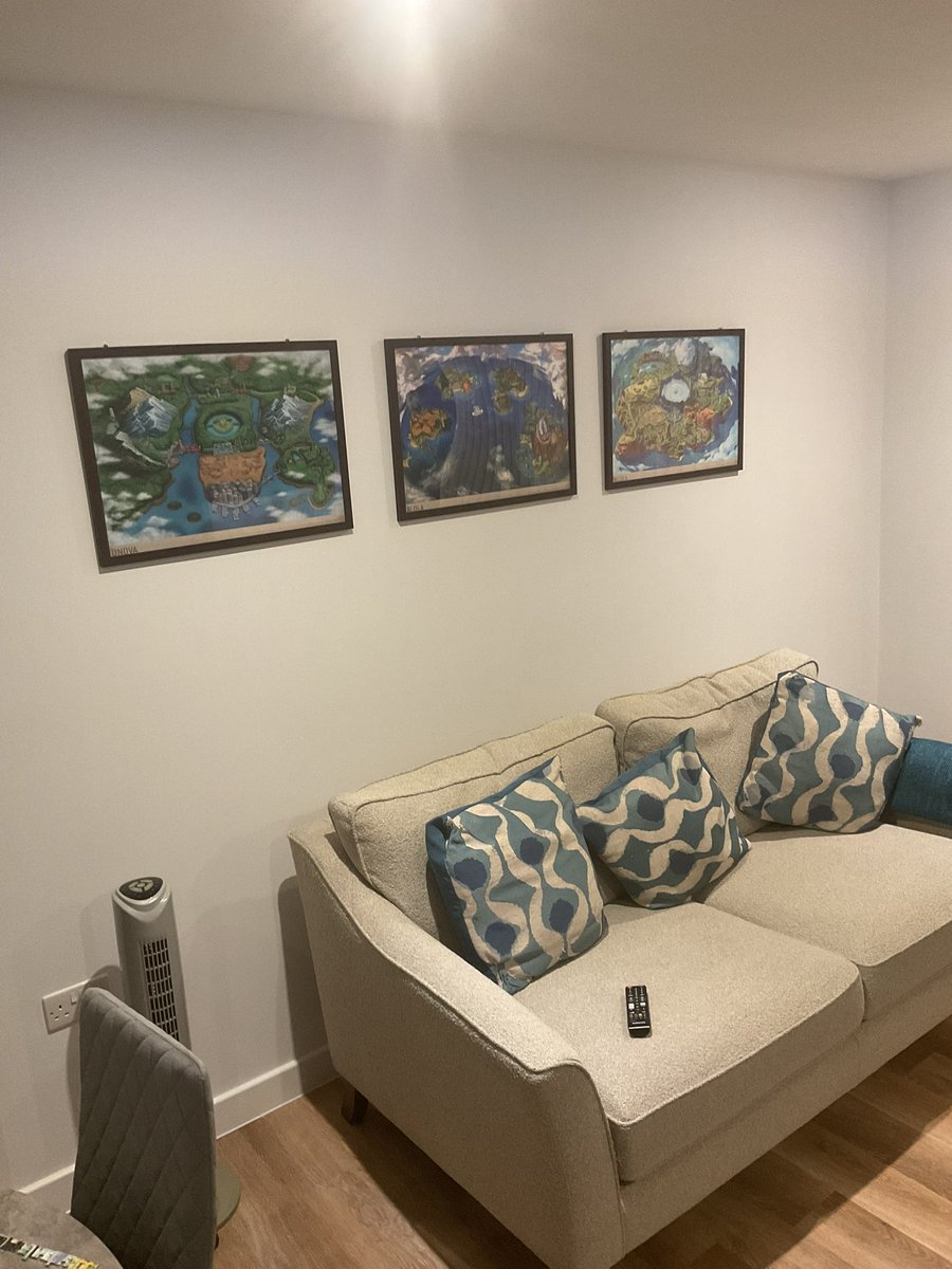 Gentleben1978's tweet photo. Finally got those pictures hung and cleaning bracket installed. https://t.co/kDyTnXZtVO
