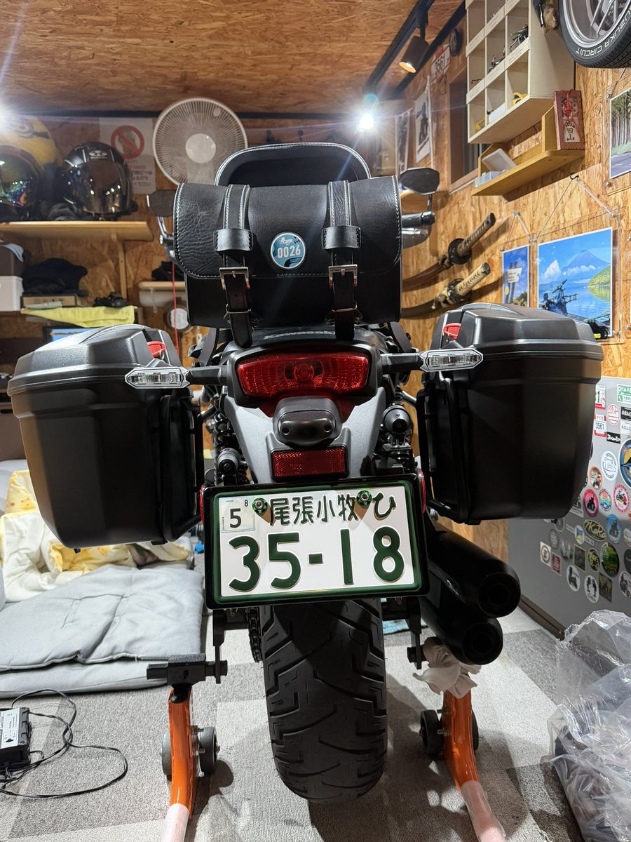 Libra_ELIMI's tweet image. サポートとマフラーの
干渉は解決しました。
あとは1番気になっていた
パニアケースとマフラーの干渉🤔🤔🤔
🤭🤭🤭
言わせてください
BEAMSパワーヘッダW
GIVIパニアケース
相性は最高だぜ😆😆😆
マフラーとの隙間遠からず近すぎず
ウィンカーとの隙間同じく🫡

＃エリミネーター
＃GIVIパニアケース